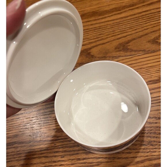 Mikasa Victorian Holiday Round Porcelain Trinket Box Discontinued Winter - Picture 2 of 6